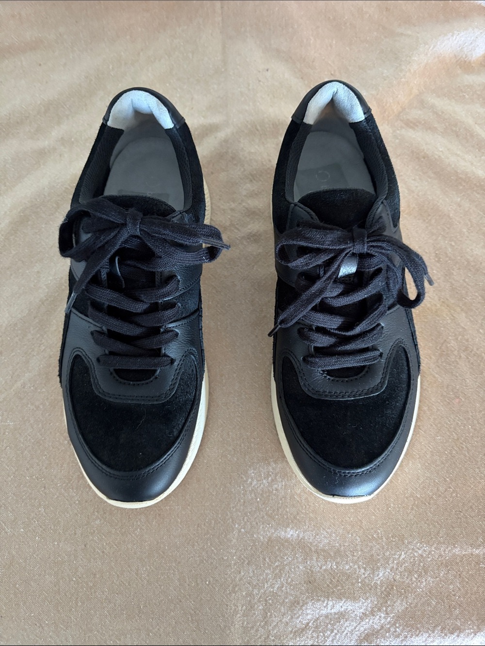Everlane Black and Cream Women’s Lace-Up Sneakers